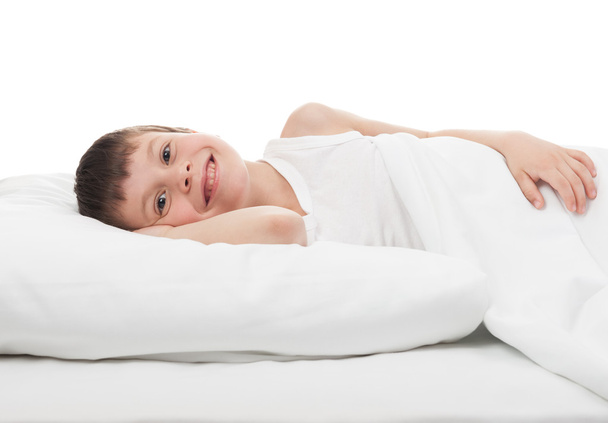 веселий хлопчик в ліжку
 - Фото, зображення