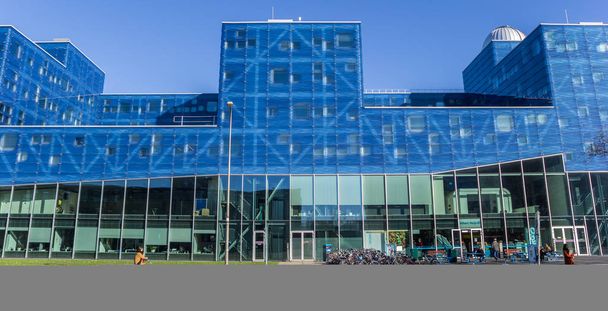 フローニングの大学でベルヌーリボルグの建物の正面 - 写真・画像