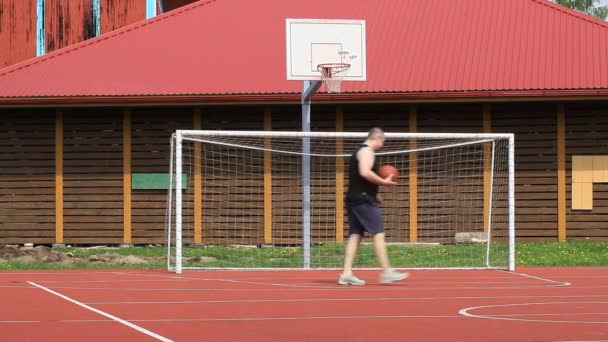 Man trying to throw a ball into the basket episode one - Footage, Video