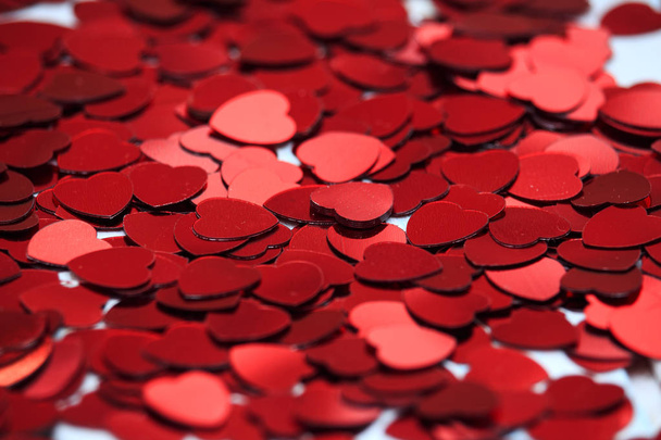 červený srdeční konfety. Koncept Valentýna - Fotografie, Obrázek