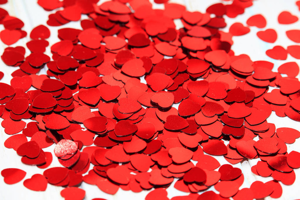 červený srdeční konfety. Koncept Valentýna - Fotografie, Obrázek