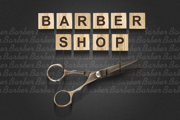 Barber Shop, słowo napisane na drewnianych blokach Kopiuj przestrzeń. Piękno i tło mody. - Zdjęcie, obraz