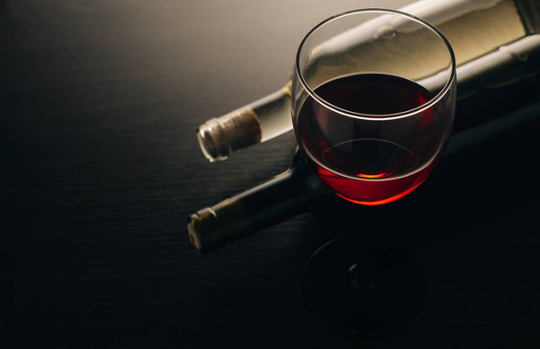 wine glasse and bottles  - Foto, Bild