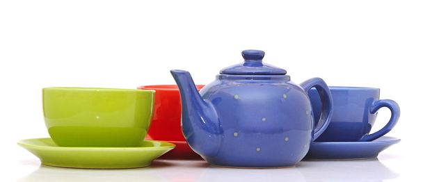Teekanne, Tasse und Zucker auf weißem Hintergrund - Foto, Bild