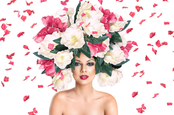 Betautiful young woman portrait with flower headband  - Fotoğraf, Görsel