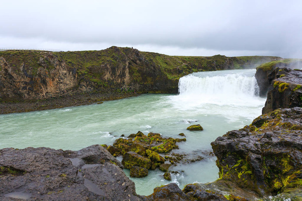 Yaz sezonu görünümünde, İzlanda Godafoss düşüyor - Fotoğraf, Görsel