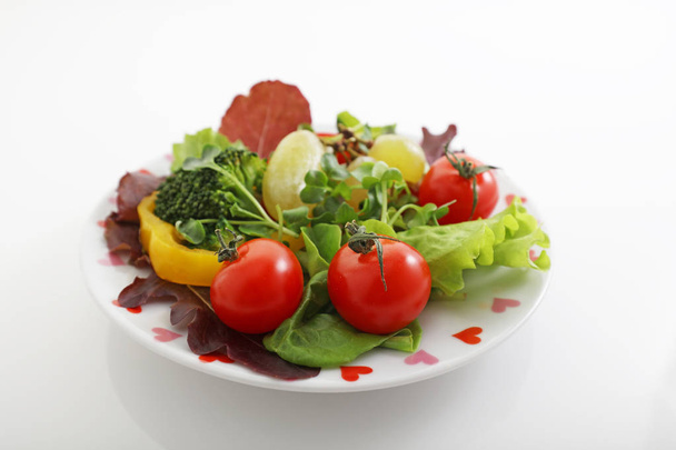Healthy and delicious fresh vegetable salad - Фото, изображение