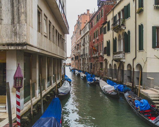 Canal y edificios en Venecia - Foto, imagen