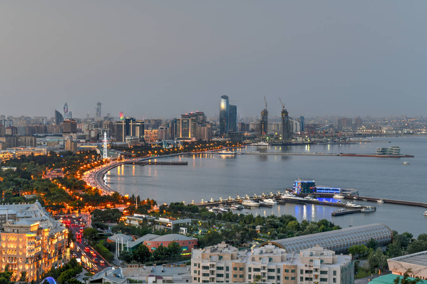 Skyline de Baku, Azerbaijão
 - Foto, Imagem