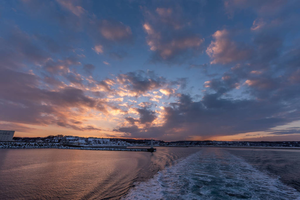 Blick auf den Sonnenuntergang von einer Polarkreuzfahrt, Abashiri - Foto, Bild