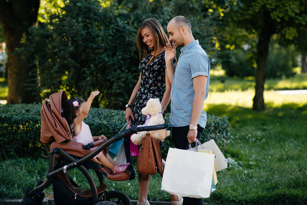 Family with shopping bag in a city - Fotoğraf, Görsel
