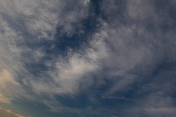 красивий абстрактний фон хмари та блакитного неба для прогнозування та концепції метеорології
 - Фото, зображення