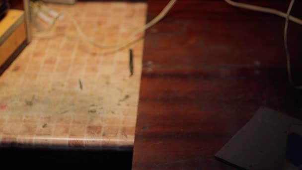 Elmas aşındırıcı diskler ile döner bileme makinesi Başlarken çalışma ve ücretsiz el keskinleştirme Leatherman bıçak hazır - Video, Çekim