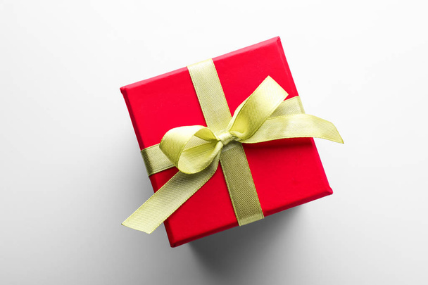 scatola regalo su sfondo bianco - Foto, immagini