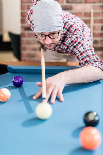 Portrait of hipster man playing billiards. - Foto, immagini