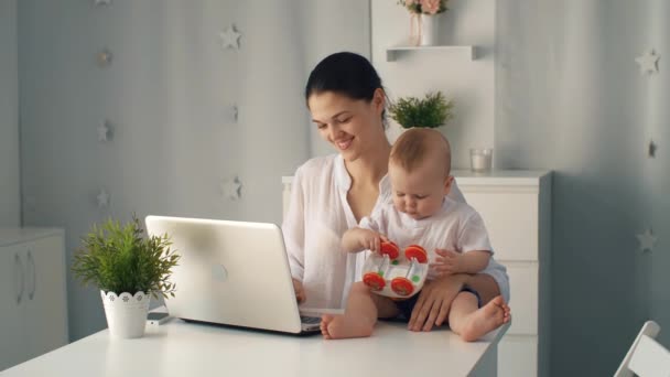 Woman with baby and laptop - Video, Çekim