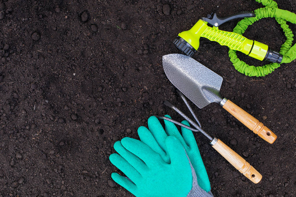 Gardening tools - top view - Foto, imagen