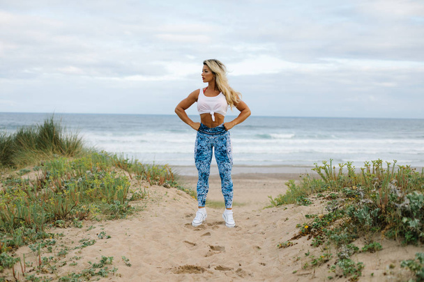 Fit sporty woman on fitness outdoor workout at the beach - Fotografie, Obrázek
