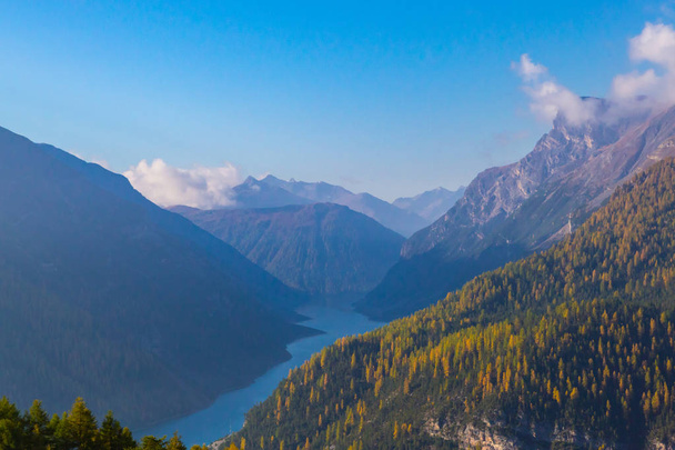 lago di Livigno lake with blue sky mountain landscape - Zdjęcie, obraz