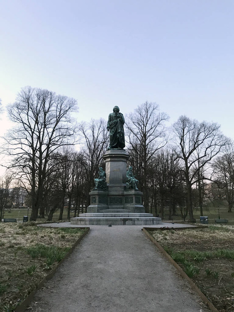 Статуя Карл фон Лінне, Стокгольм, Швеція - Фото, зображення
