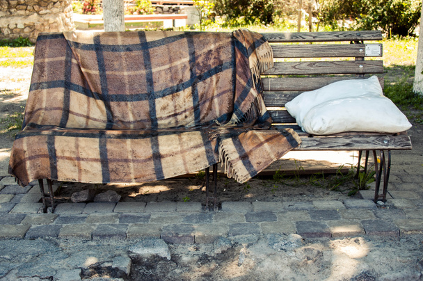 Tienda con una manta y una almohada
 - Foto, Imagen