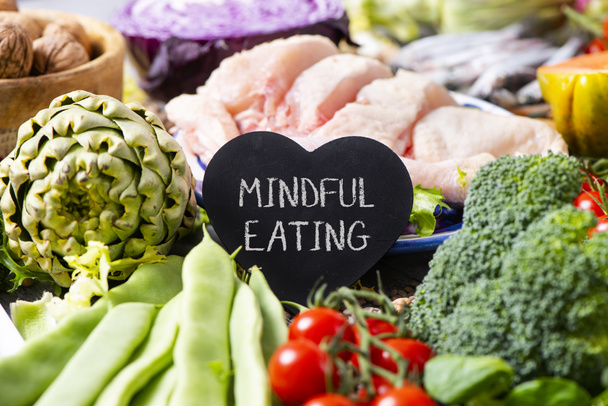 legumes, frango e texto comer consciente
 - Foto, Imagem