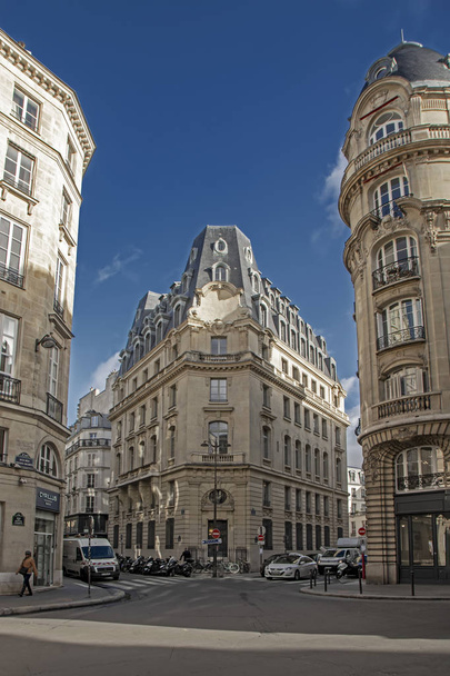 Paris, France - November 13, 2018: Vertical low angle view of classical buildings on Rue de la Banque, Rue des Petits Pres and Rue la Feuillade streets crossroad - Foto, Imagem