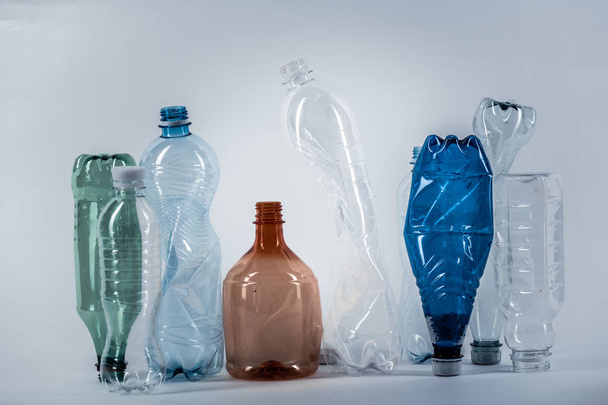 Crumples various water bottles standing in a row - Zdjęcie, obraz