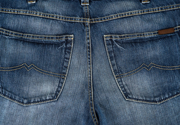 bolso traseiro em jeans azul, quadro completo
 - Foto, Imagem