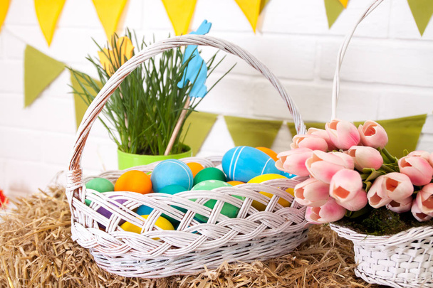 basket with Easter eggs - Zdjęcie, obraz