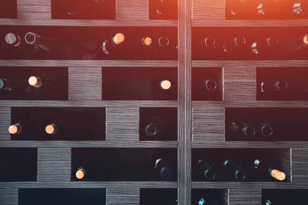 стены с бутылками вина современное украшение
;  - Фото, изображение