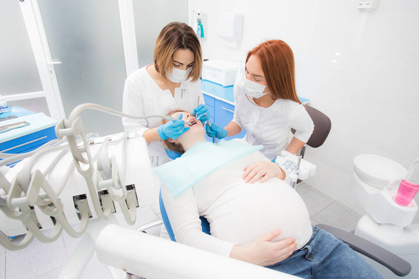 pregnant woman in dentist office, dental treatment for pregnant women - Zdjęcie, obraz