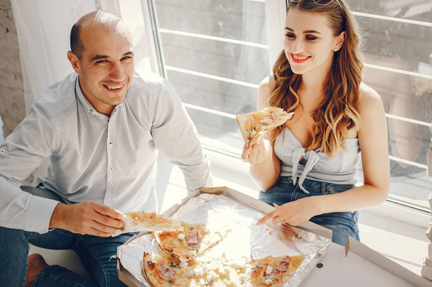 Couple with pizza - Fotó, kép