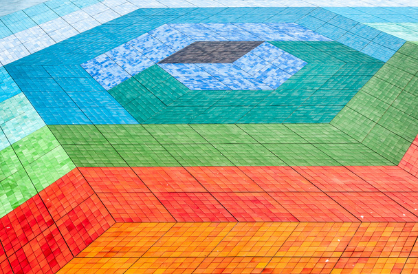 Suelo de mosaico de azulejos de diferentes colores
. - Foto, Imagen