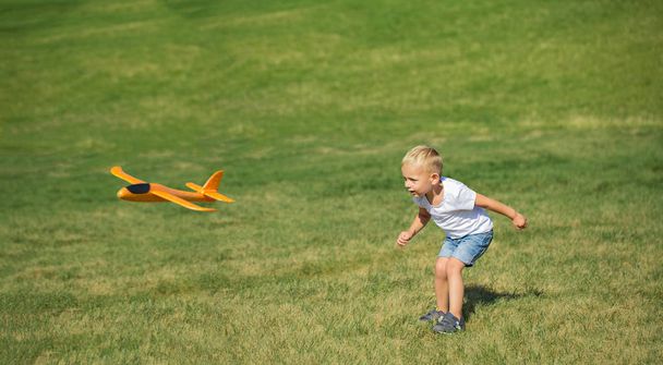 Young boy playing airplane - Φωτογραφία, εικόνα