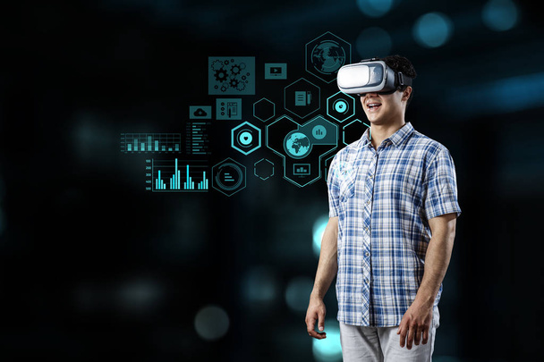 Virtual reality experience. Technologies of the future. - 写真・画像