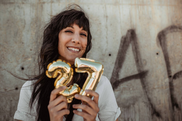 woman celebrating her 27th birthday - Zdjęcie, obraz