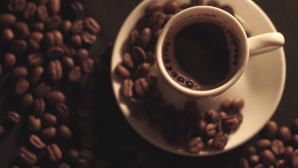 Kahvikuppi ja kahvipavut - Materiaali, video