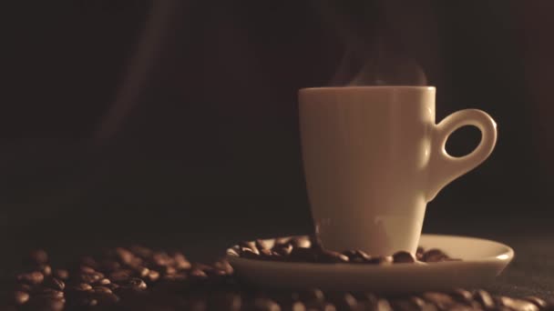 Kaffeetasse und Kaffeebohnen - Filmmaterial, Video