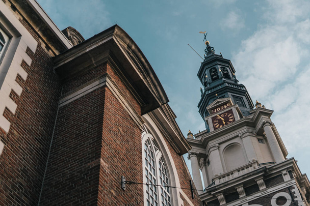 Mooie oude katholieke kerk in Amsterdam, Nederland - Foto, afbeelding