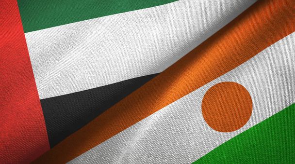 Emiratos Árabes Unidos y Níger dos banderas tela textil, textura de la tela
 - Foto, imagen
