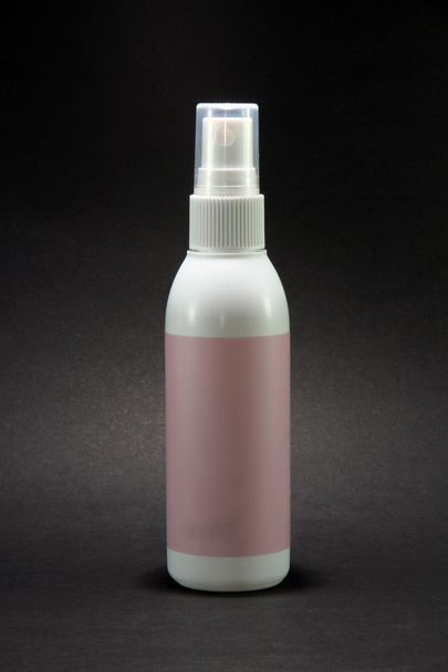 láhev s rozprašovačem s pink label - Fotografie, Obrázek