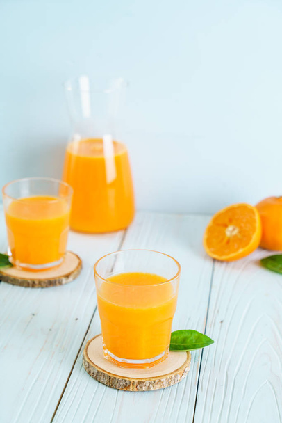 Fresh orange juice on wood background - Foto, imagen