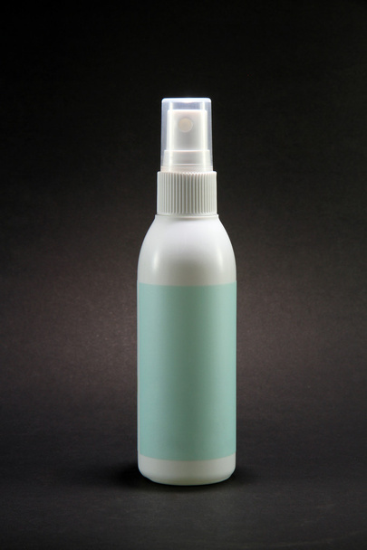spray fles met groen label - Foto, afbeelding