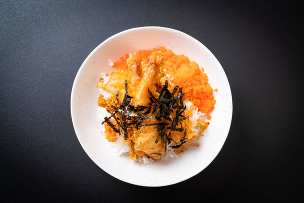 shrimps tempura rice bowl with shrimp egg and seaweed - Zdjęcie, obraz