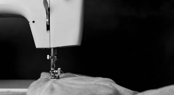 Близкий обзор деталей швейной машины
 - Фото, изображение
