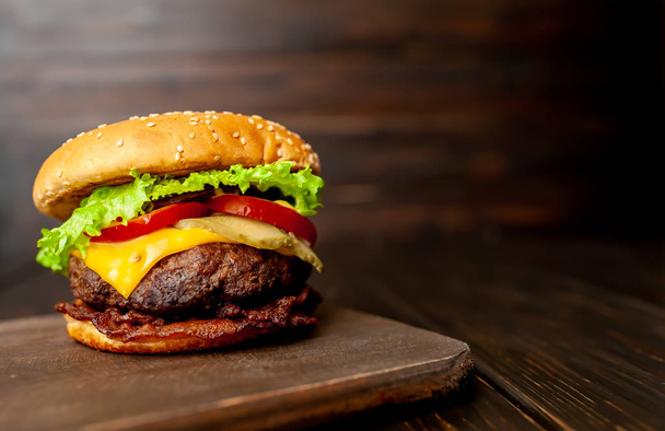 Fresh homemade burger on wooden background - Valokuva, kuva