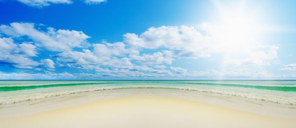 slunečné tropická pláž na ostrově - Fotografie, Obrázek