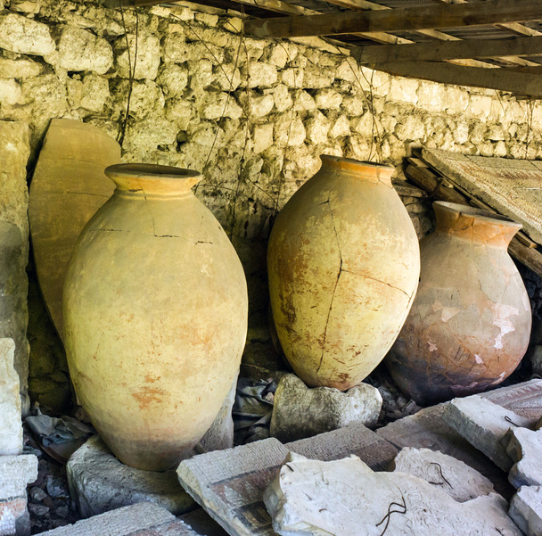 古代粘土の壺の発掘調査 - 写真・画像
