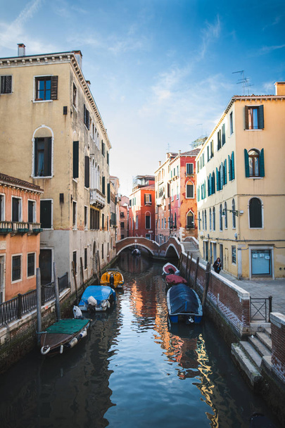 Canal em Canareggio, Veneza
 - Foto, Imagem